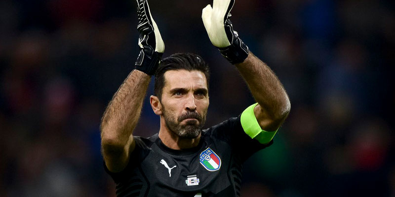 Thủ thành Gianluigi Buffon là người từng ra sân nhiều nhất tại Serie A